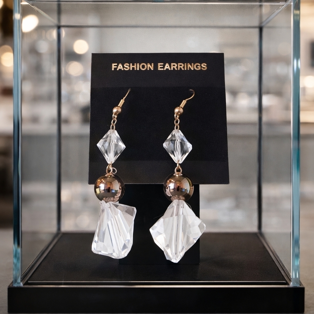 Gold & White dangly earrings ✨️